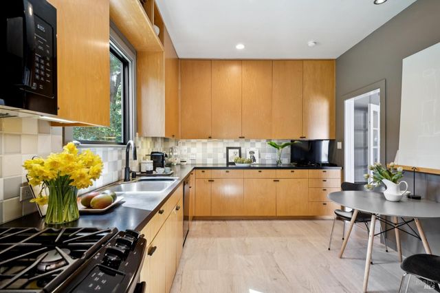 22 Clyde Ave, San Rafael, CA 94901