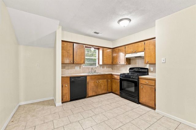 1914 Oaklawn Drive, La Marque, TX 77568