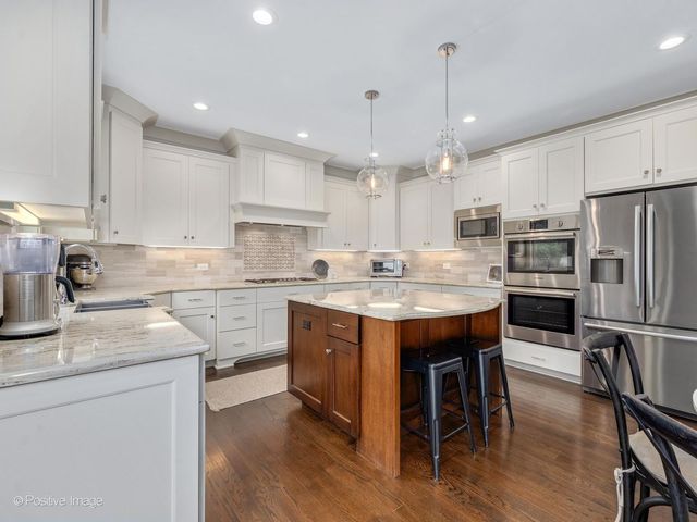 4517 Sherwood Avenue, Downers Grove, IL 60515