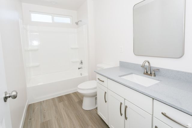 8214 N LAKESHORE DR, Lake Point, UT 84074