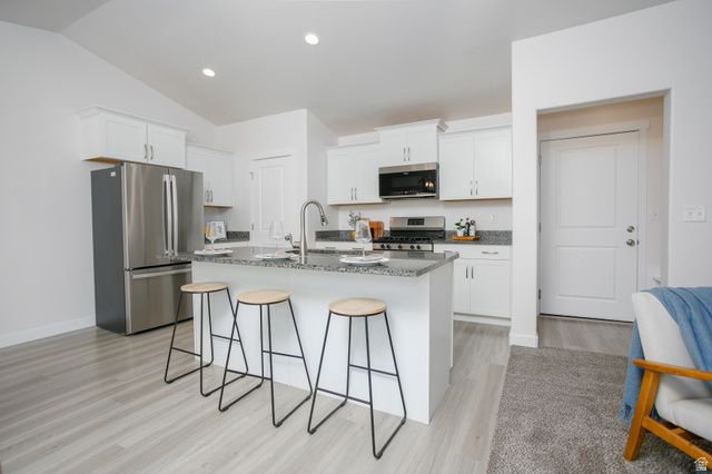 8214 N LAKESHORE DR, Lake Point, UT 84074