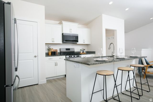 8214 N LAKESHORE DR, Lake Point, UT 84074