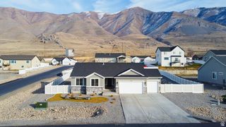 8214 N LAKESHORE DR, Lake Point, UT 84074