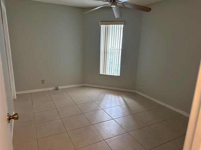 5165 Foxhall Pl, West Palm Beach, FL 33417