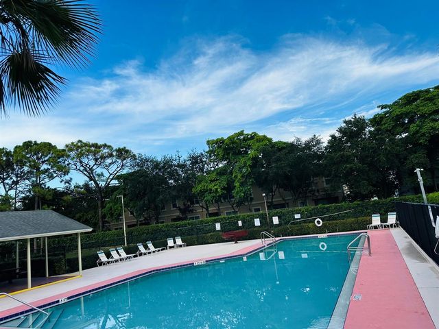 5165 Foxhall Pl, West Palm Beach, FL 33417