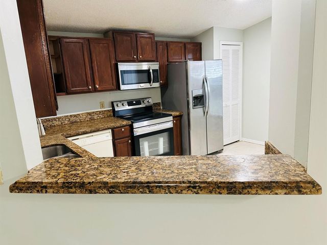 5165 Foxhall Pl, West Palm Beach, FL 33417