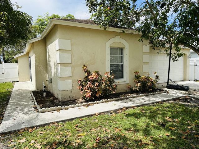 5165 Foxhall Pl, West Palm Beach, FL 33417
