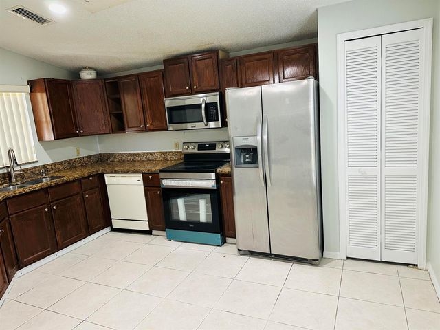 5165 Foxhall Pl, West Palm Beach, FL 33417