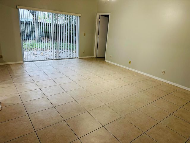 5165 Foxhall Pl, West Palm Beach, FL 33417