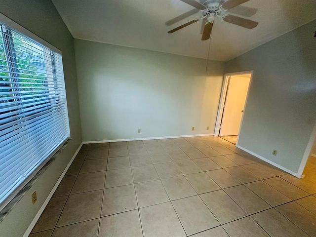 5165 Foxhall Pl, West Palm Beach, FL 33417