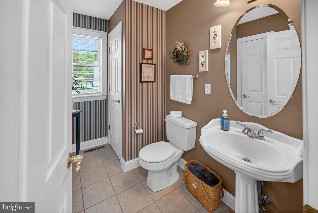 Image 75 of property listing at 306 OLD LINE DR, Centreville, MD 21617