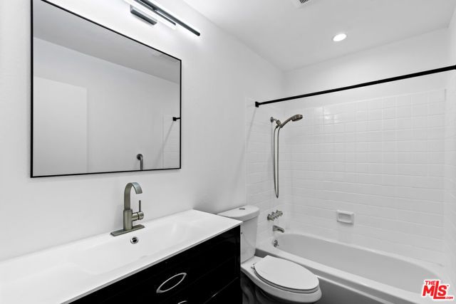 5320 Zelzah Avenue 214, Encino (los Angeles), CA 91316