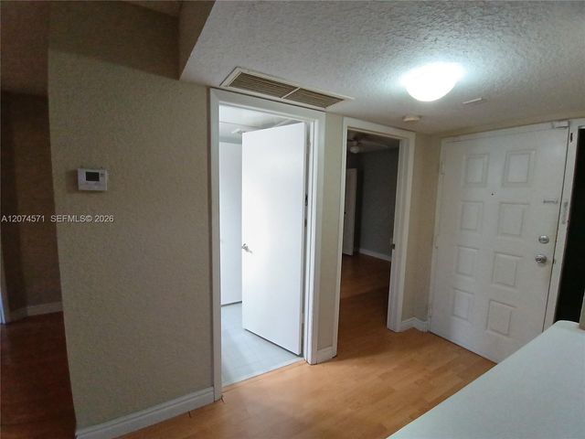 2871 N Oakland Forest Drive 210, Oakland Park, FL 33309