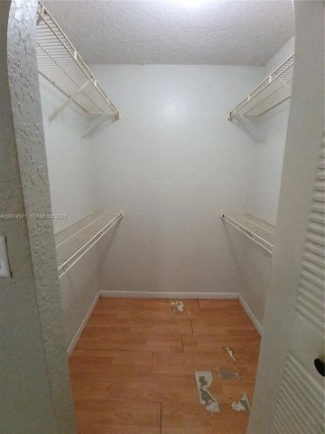 2871 N Oakland Forest Drive 210, Oakland Park, FL 33309