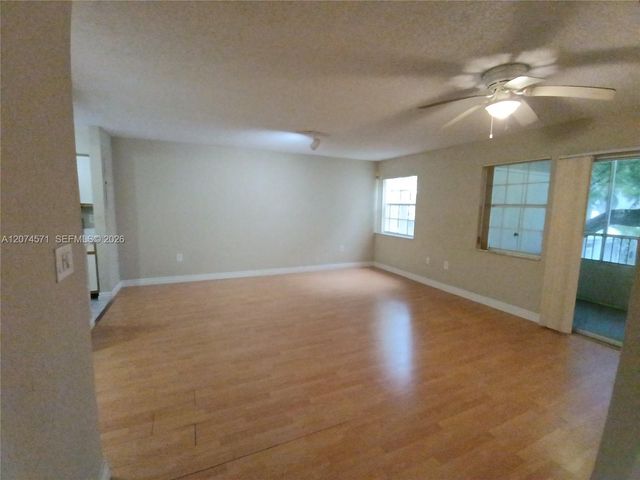 2871 N Oakland Forest Drive 210, Oakland Park, FL 33309
