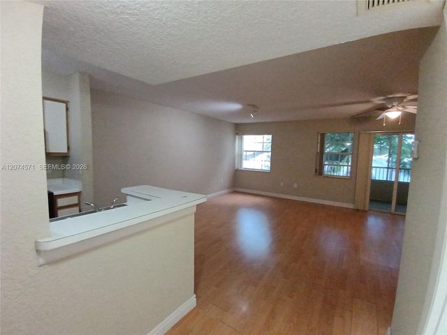 2871 N Oakland Forest Drive 210, Oakland Park, FL 33309