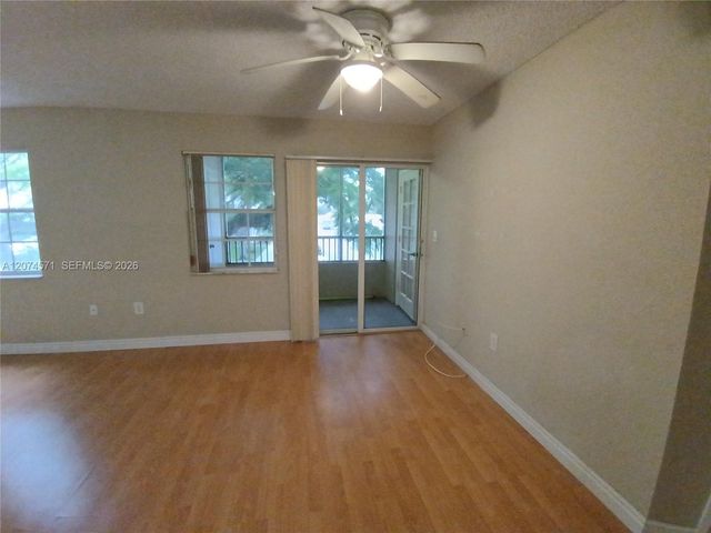 2871 N Oakland Forest Drive 210, Oakland Park, FL 33309