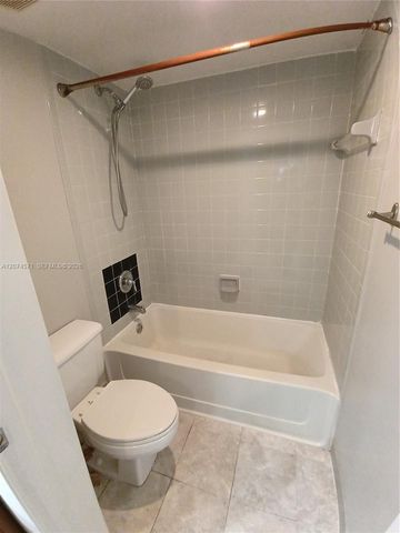 2871 N Oakland Forest Drive 210, Oakland Park, FL 33309