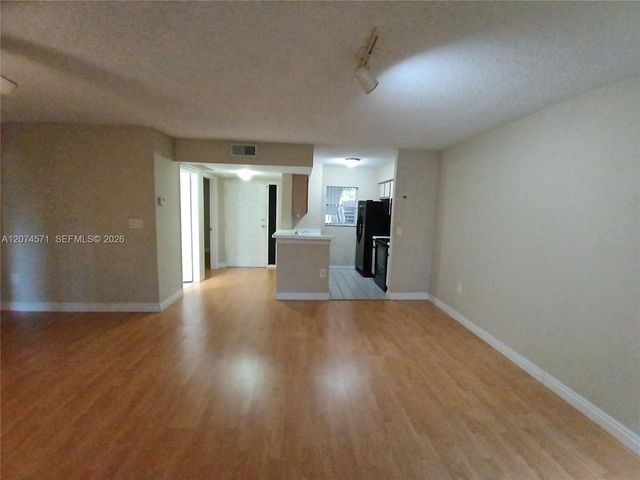 2871 N Oakland Forest Drive 210, Oakland Park, FL 33309