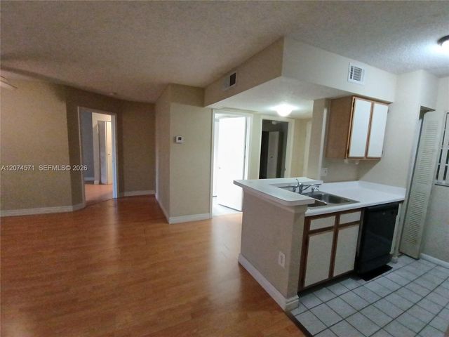 2871 N Oakland Forest Drive 210, Oakland Park, FL 33309
