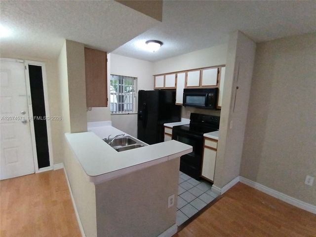 2871 N Oakland Forest Drive 210, Oakland Park, FL 33309