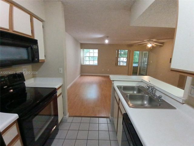 2871 N Oakland Forest Drive 210, Oakland Park, FL 33309