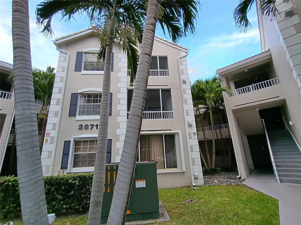 2871 N Oakland Forest Drive 210, Oakland Park, FL 33309