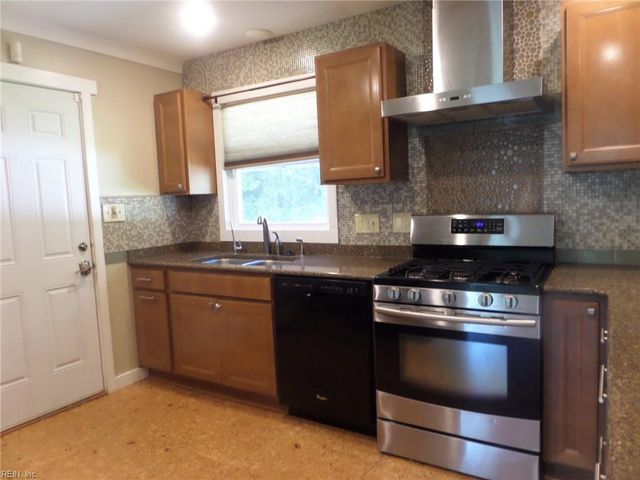 81 Shannon DR, Newport News, VA 23608