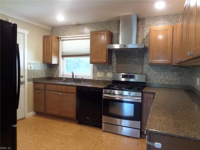81 Shannon DR, Newport News, VA 23608