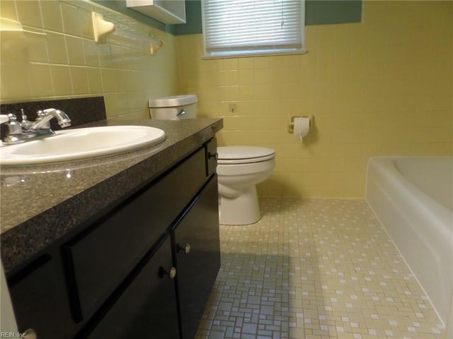 81 Shannon DR, Newport News, VA 23608