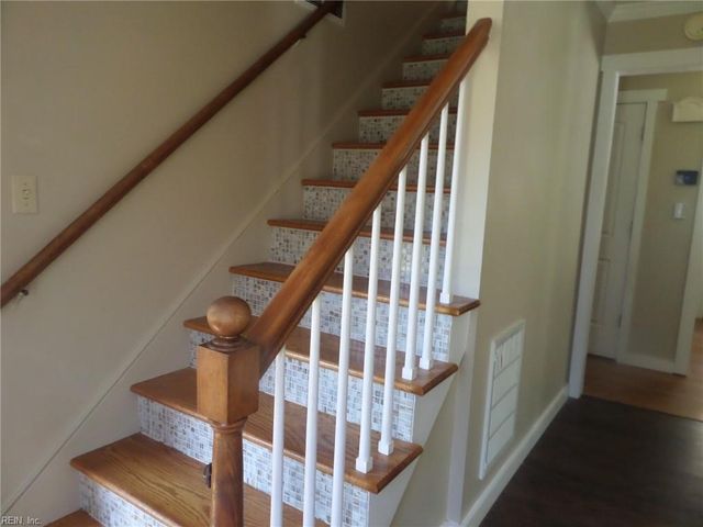 81 Shannon DR, Newport News, VA 23608