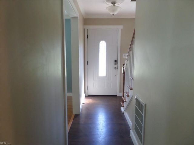 81 Shannon DR, Newport News, VA 23608