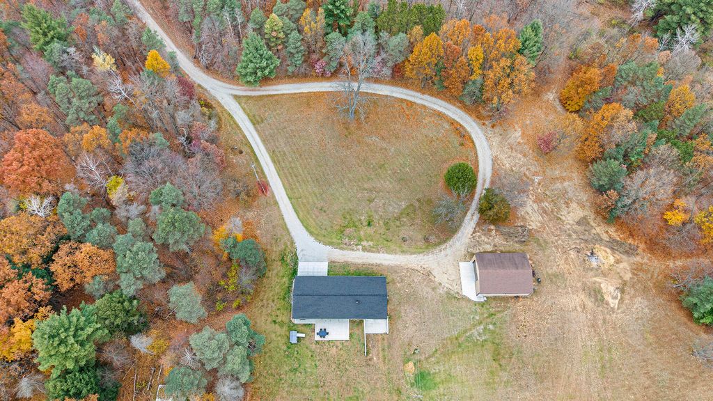 2272 W 104th Street, Grant, MI 49327