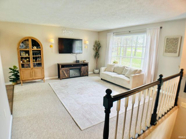1191 N Lawrence Hollow Drive, Bloomfield, IN 47424