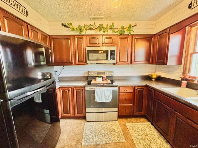 1191 N Lawrence Hollow Drive, Bloomfield, IN 47424