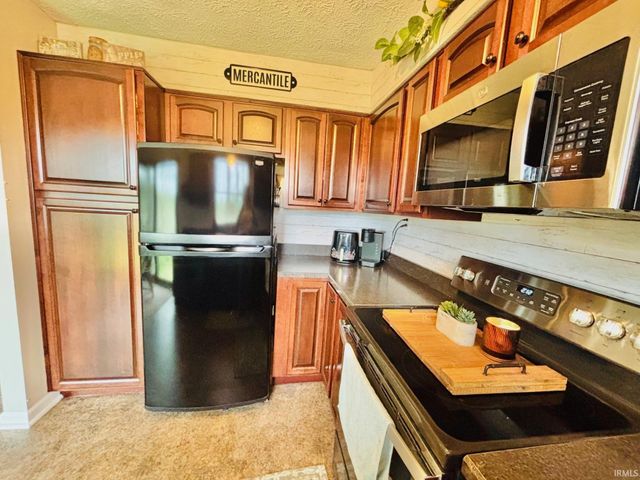 1191 N Lawrence Hollow Drive, Bloomfield, IN 47424