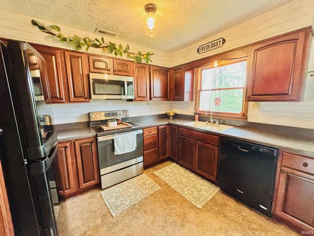 1191 N Lawrence Hollow Drive, Bloomfield, IN 47424