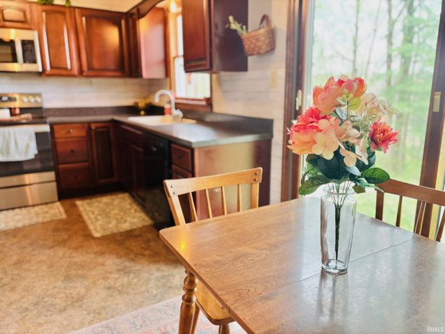 1191 N Lawrence Hollow Drive, Bloomfield, IN 47424