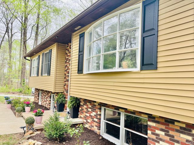 1191 N Lawrence Hollow Drive, Bloomfield, IN 47424