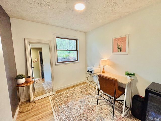 1191 N Lawrence Hollow Drive, Bloomfield, IN 47424