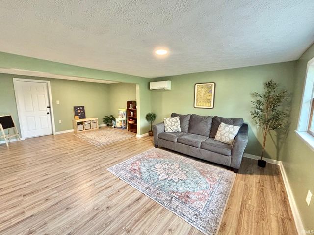 1191 N Lawrence Hollow Drive, Bloomfield, IN 47424