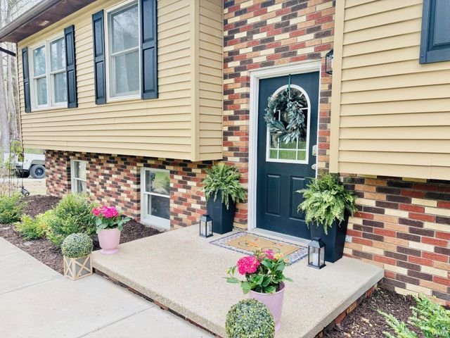 1191 N Lawrence Hollow Drive, Bloomfield, IN 47424