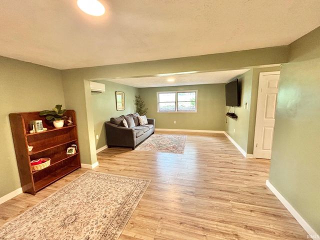 1191 N Lawrence Hollow Drive, Bloomfield, IN 47424