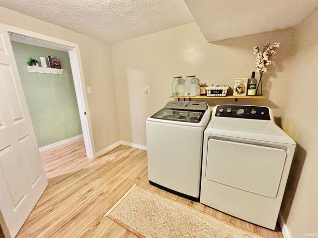1191 N Lawrence Hollow Drive, Bloomfield, IN 47424