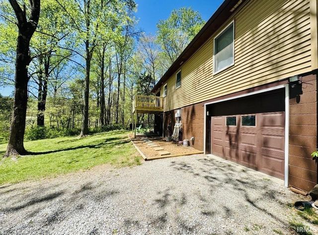 1191 N Lawrence Hollow Drive, Bloomfield, IN 47424