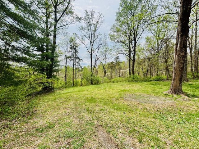 1191 N Lawrence Hollow Drive, Bloomfield, IN 47424