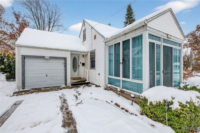 8235 Laughlin Drive, Niagara Falls, NY 14304