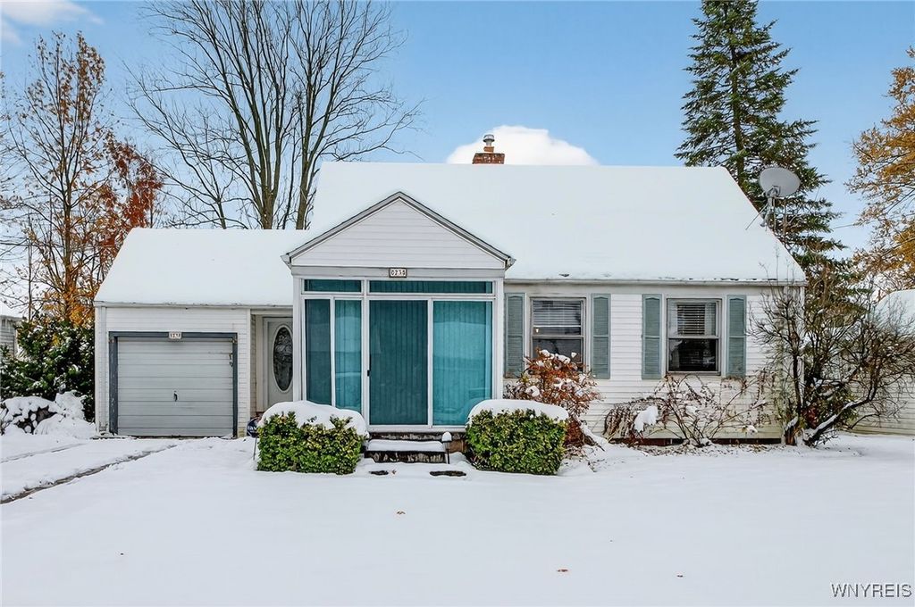 8235 Laughlin Drive, Niagara Falls, NY 14304