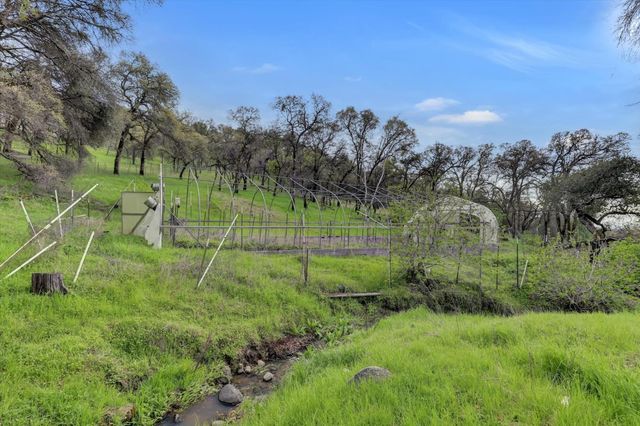 16101 Barbara Ct, Grass Valley, CA 95949