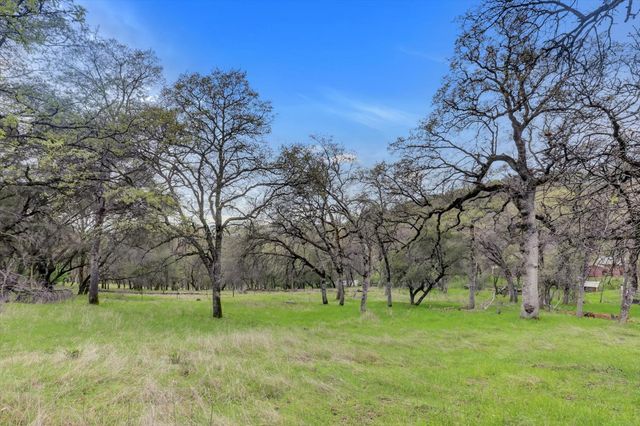 16101 Barbara Ct, Grass Valley, CA 95949